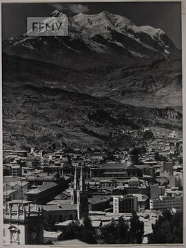 Ciudad de La Paz y el nevado Illimani